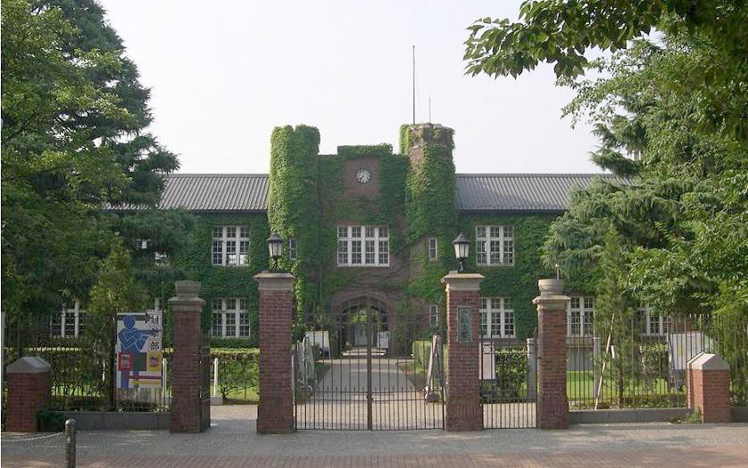 Rikkyo_University_Ikebukuro_campus_main_entrance_20050715