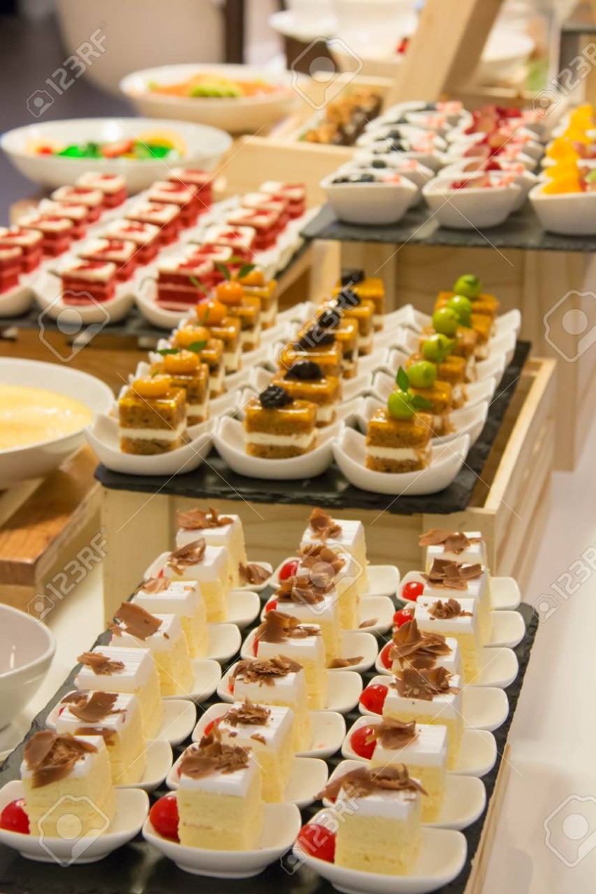 image pic of cake buffet