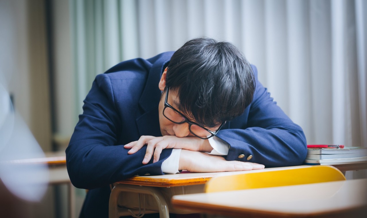 居眠り男