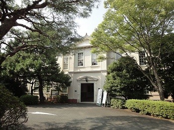 1024px-University_Memorial_Hall_of_Aichi_University_100822