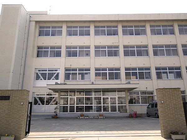 600px-Kitakyushu_High_School
