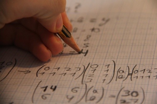 数学　公式　行列　鉛筆　紙