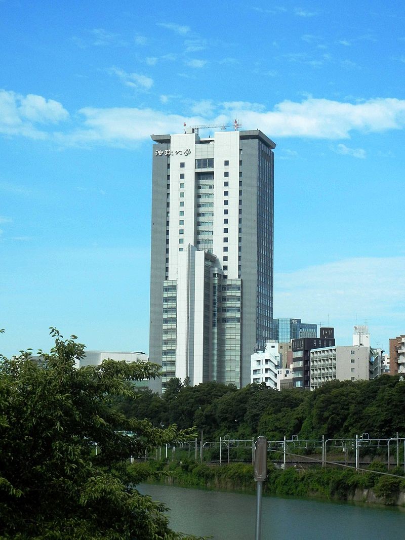 800px-Hosei_University_Boissonade_Tower_120816