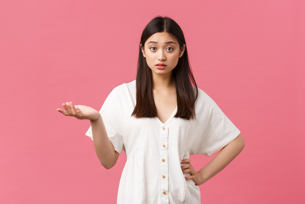 beauty-people-emotions-summer-leisure-concept-confused-puzzled-asian-girl-white-dress-raise-hand-up-shrugging-cant-understand-what-you-want-pink-background