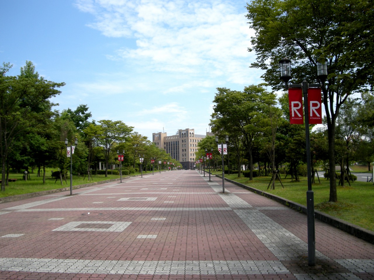 BKC_Frontier_Avenue_(Ritsumeikan_University,_Japan)