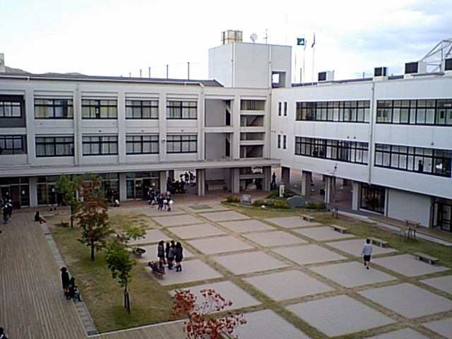 Main_Building,_Yamashiro_(Senior)_High_School