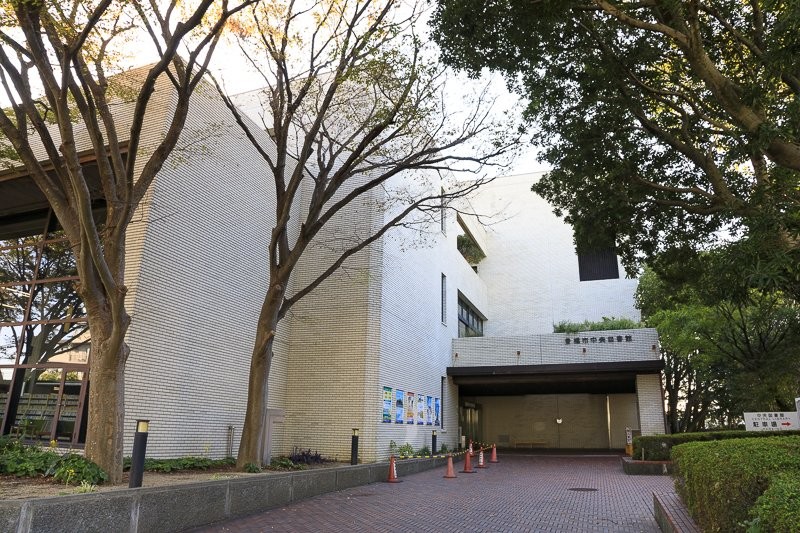 豊橋市中央図書館外観