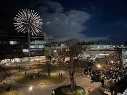fireworks.yhgQLnGa_1XGHLt