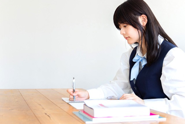 高校生が勉強できる場所8選｜集中できる条件と活用の実例